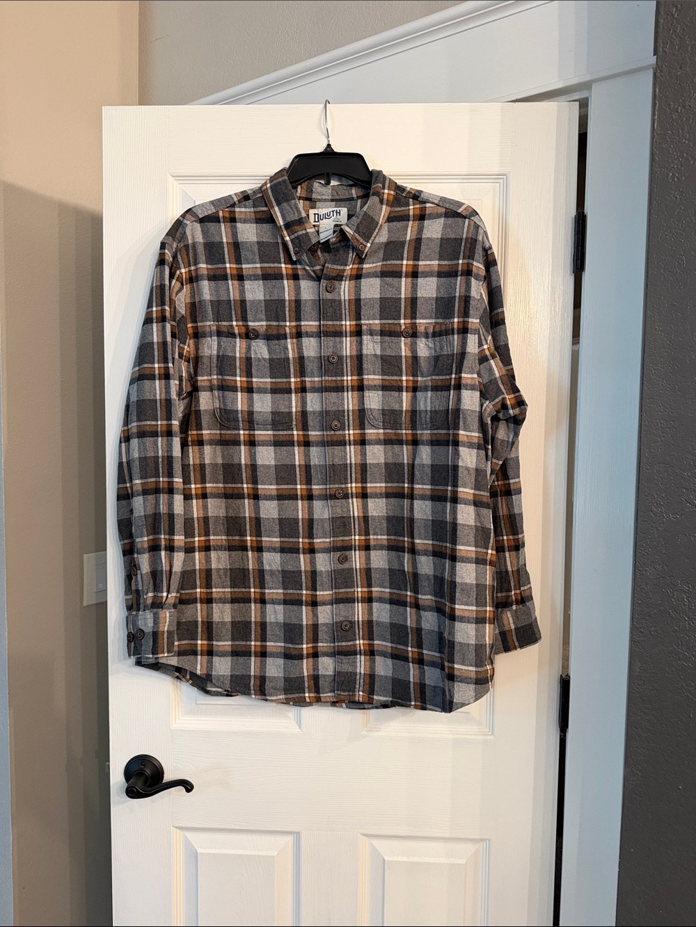 Duluth Trading Co Men’s Gray, Brown & White Plaid Button-Down Shirt
